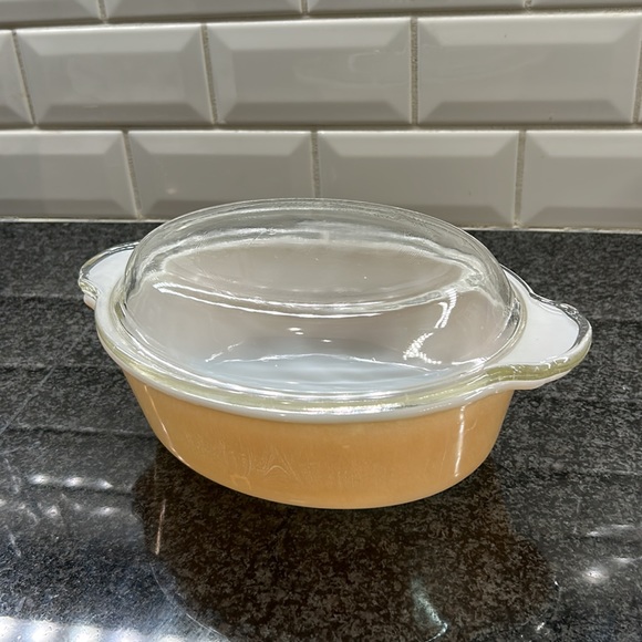 Vintage Fire King Casserole Dish / Serving Bowl with Lid. 467 - Picture 11 of 17